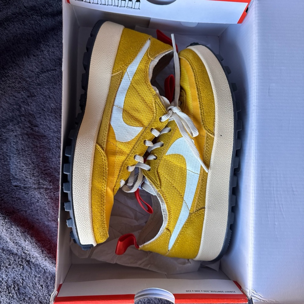 Nike Yellow and White Men's Sneakers